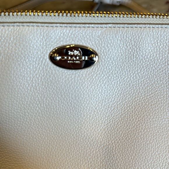 Coach Purse great condition!! - Picture 2 of 8